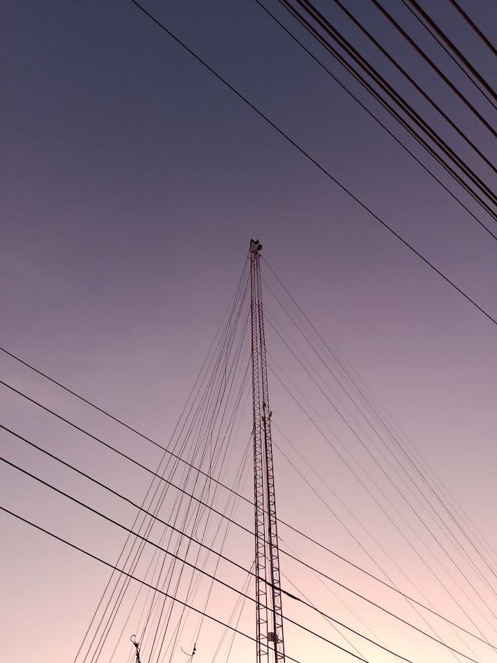Instalación de torre ventada de 42m