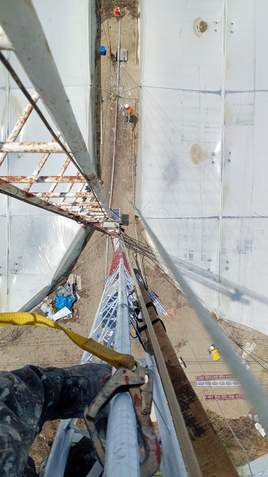 Instalación de torre ventada de 42m - 3